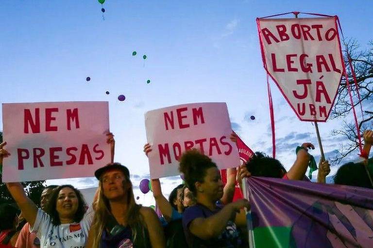 Ato em defesa da liberação do aborto