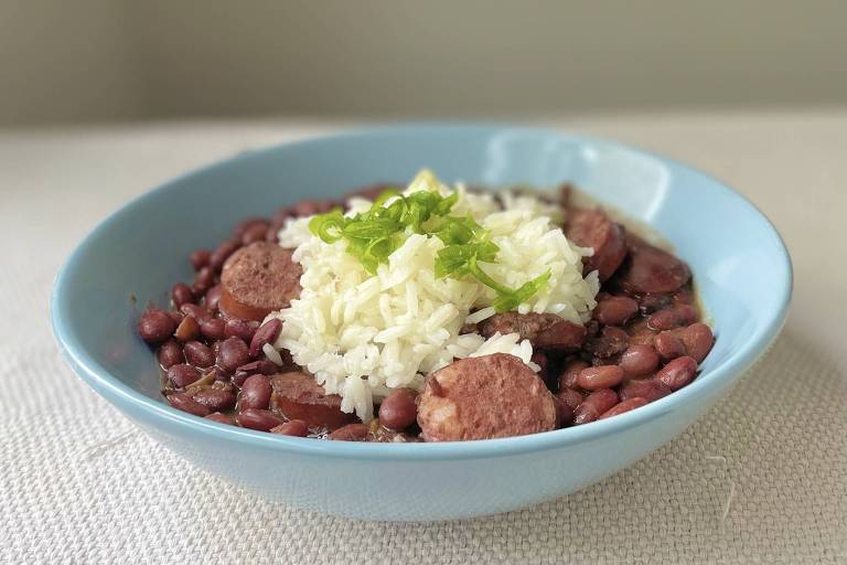 Red beans and rice, receita semelhante ao arroz com feijão brasileiro, mas gringa: é típica da Louisiana, no sul dos Estados Unidos