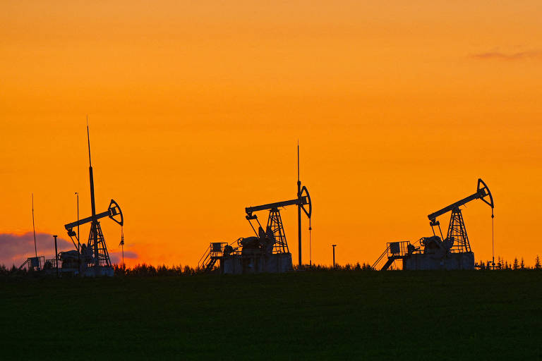 Campo de petróleo na Rússia