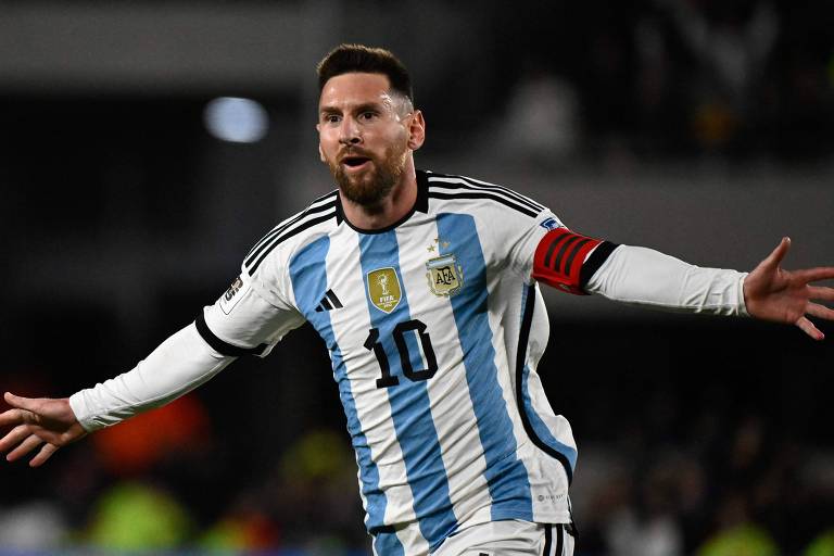 Messi comemora gol em partida pelas eliminatórias para a Copa do Mundo de 2026 contra o Equador no estádio Monumental de Núñez em Buenos Aires 
