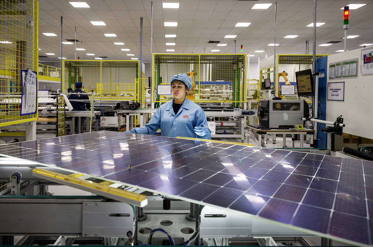 Biden vai taxar importação de painel solar para proteger indústria dos EUA