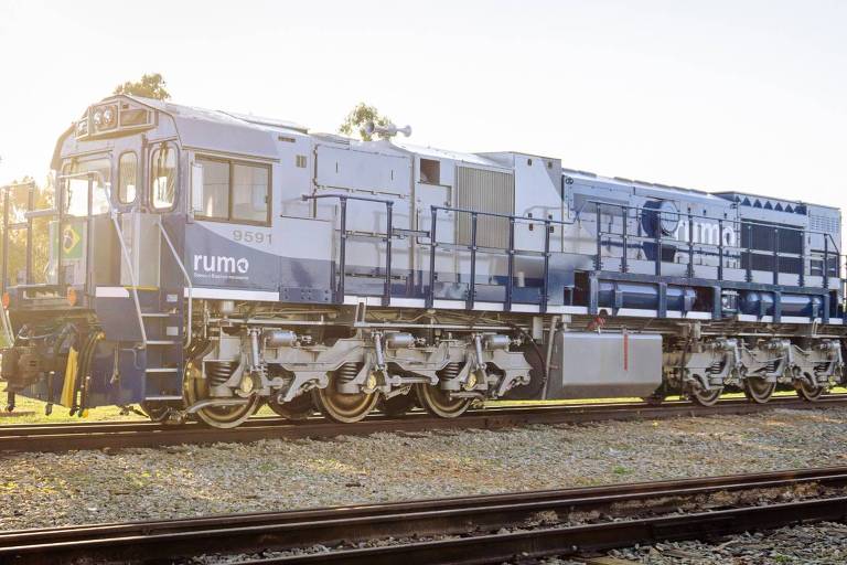 Locomotiva híbrida passa a ser usada em ferrovia no Paraná