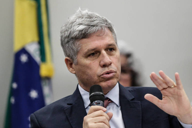 Ministro de Lula é coautor de projeto que proíbe delação de presos