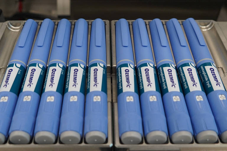 Fábrica da Novo Nordisk com dezenas de canetas Ozempic, remédio usado para tratamento de diabetes