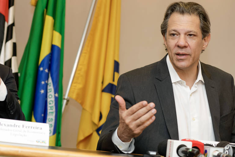 O ministro Fernando Haddad em coletiva de imprensa sobre o programa Desenrola