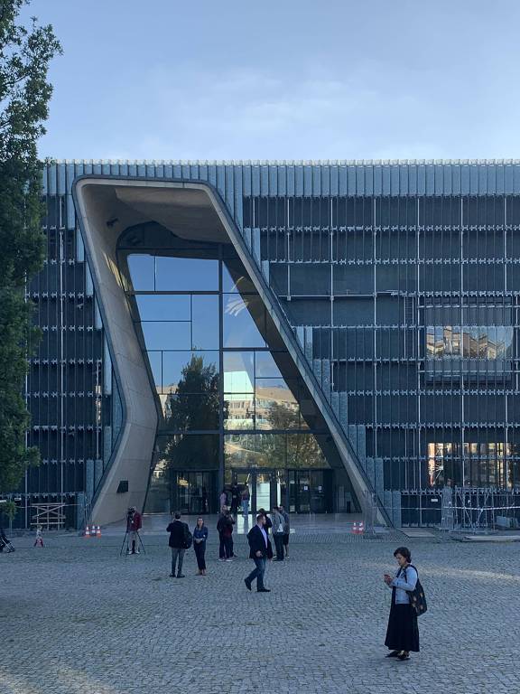 Fachada do Museu Polin, em Varsóvia, dedicado a contar a história da comunidade judia na Polônia desde o início de sua imigração