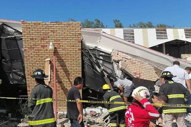 Igreja de Santa Cruz, em Ciudad Madero, no México, após desabamento do teto durante missa