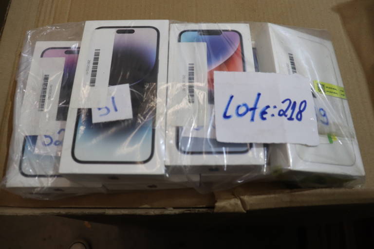 Veja os itens do leilão da Receita Federal, com mais de 400 lotes de celulares da Xiaomi e Apple