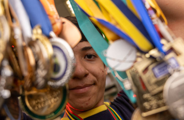 Aluno autista conquista medalhas em olimpíadas científicas