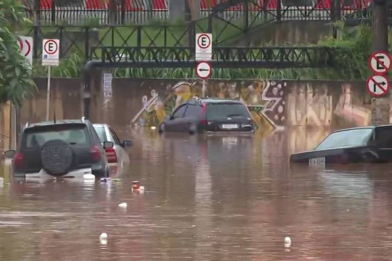 Chuva causa alagamentos em Franco da Rocha e Caieiras, na Grande São Paulo