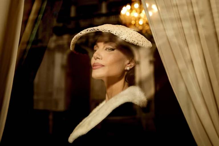 Angelina Jolie interpreta Maria Callas ao repensar a carreira e seu esgotamento