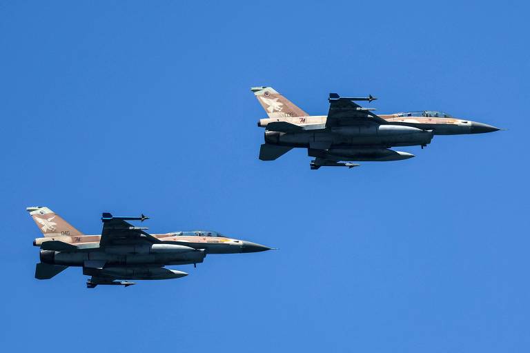 Dois caças F-16I de Israel, usualmente empregados em ataques contra a Síria