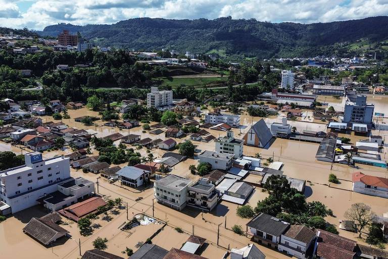 Vista de Rio do Sul, no Vale do Itajái, na terça, dia 10 de outubro; cidade fica próxima a Blumenau