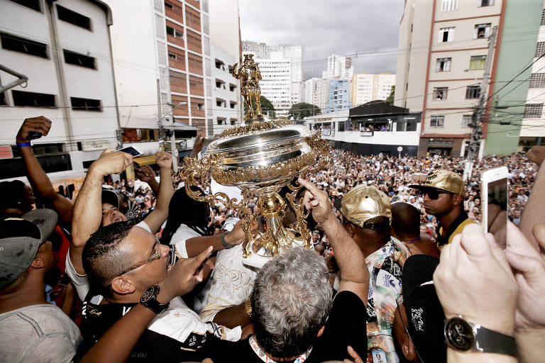 Comemoração na quadra da Vai-Vai após escola conquistar título do Carnaval, em 2015 