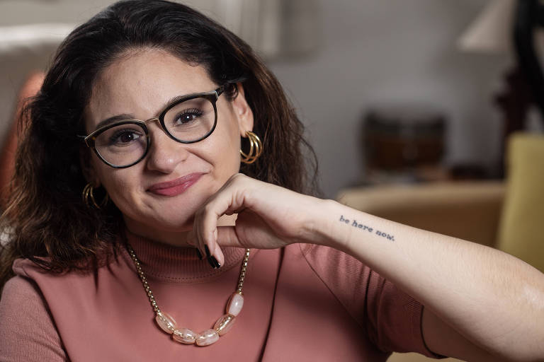 A economista Olivia Carneiro na casa do seu pai na Santa Cecília, zona central de São Paulo