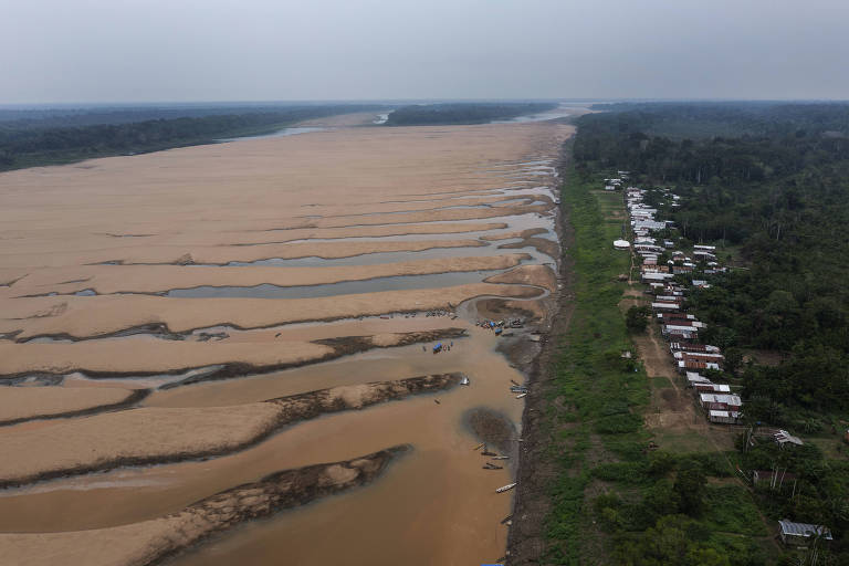 Mesmo local com o leito seco do rio Solimões