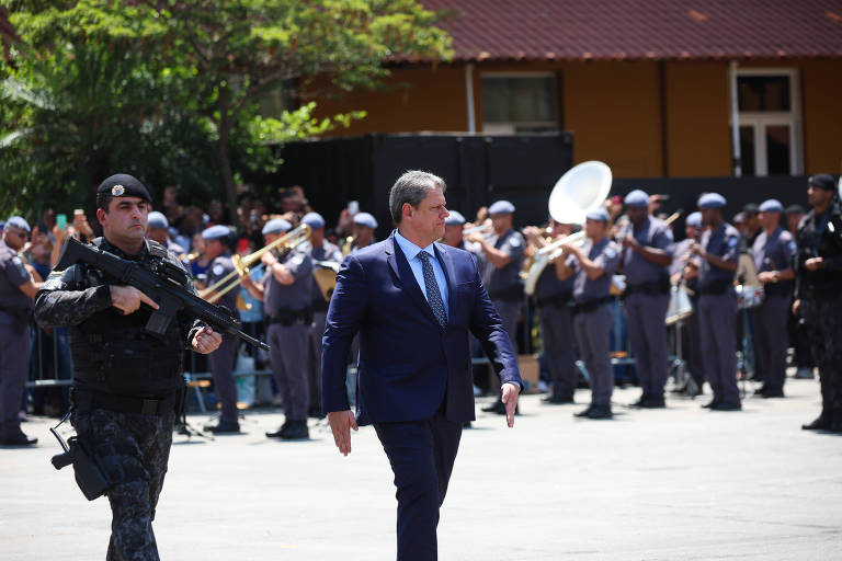 O governador Tarcísio de Freitas participa de evento no batalhão da Rota em SP 