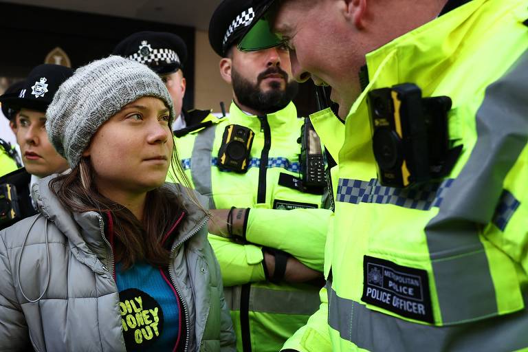 Greta Thunberg é indiciada por manifestação em Londres um dia após ser detida