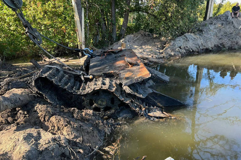 Tanque nazista desaparecido desde 2ª Guerra Mundial é encontrado em rio na Polônia