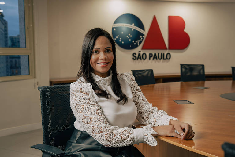 Tribunais são enviesados contra mulheres e negros e não fazem justiça, diz advogada da OAB