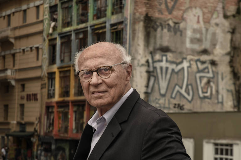 Eduardo Suplicy (PT), deputado estadual, durante caminhada na Bela Vista, centro de São Paulo