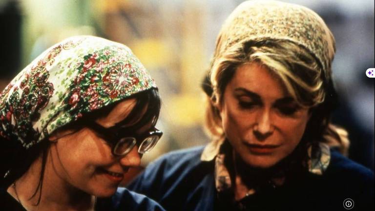 Catherine Deneuve and Björk in Dançando no Escuro (2000)