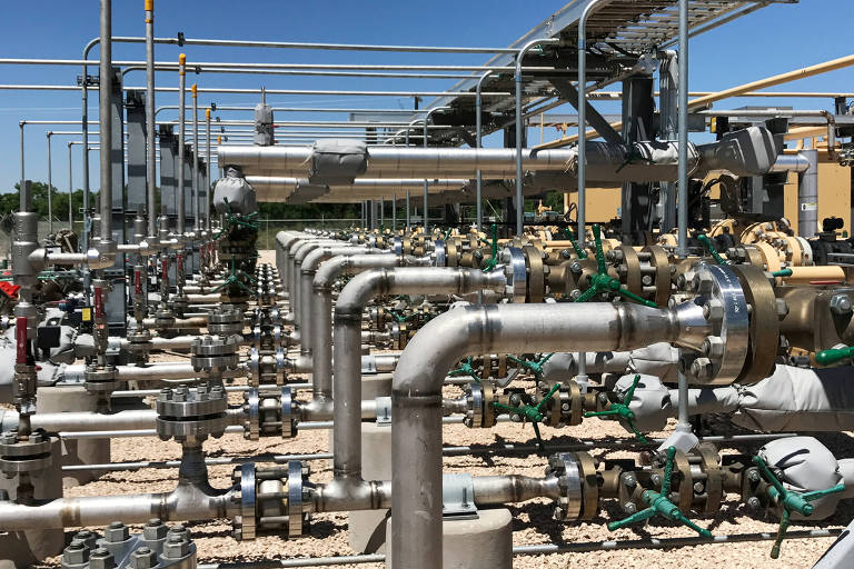 Equipamento usado para processar dióxido de carbono, petróleo bruto e água em um projeto avançado de recuperação de petróleo da Occidental Petroleum em Hobbs, Novo México, nos EUA