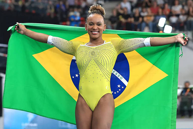 Rebeca Andrade comemora medalha de ouro na prova de salto nos Jogos Pan-Americanos de Santiago