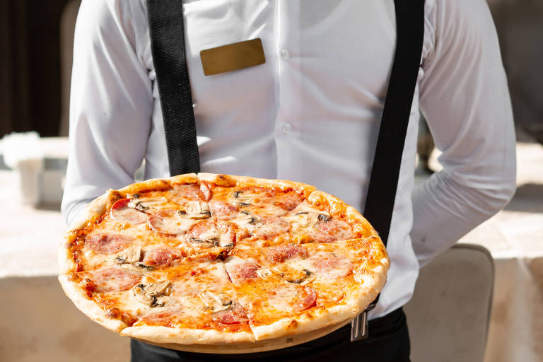 Vídeo: Chef italiano adiciona grilos em suas pizzas como opção sustentável e nutritiva