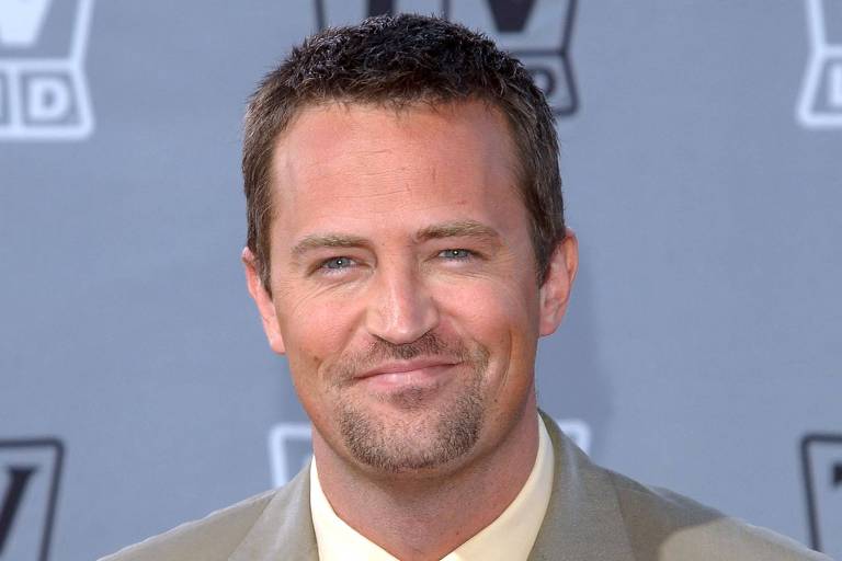 Diretor de 'Friends' diz que morte de Matthew Perry deixou atrizes destruídas