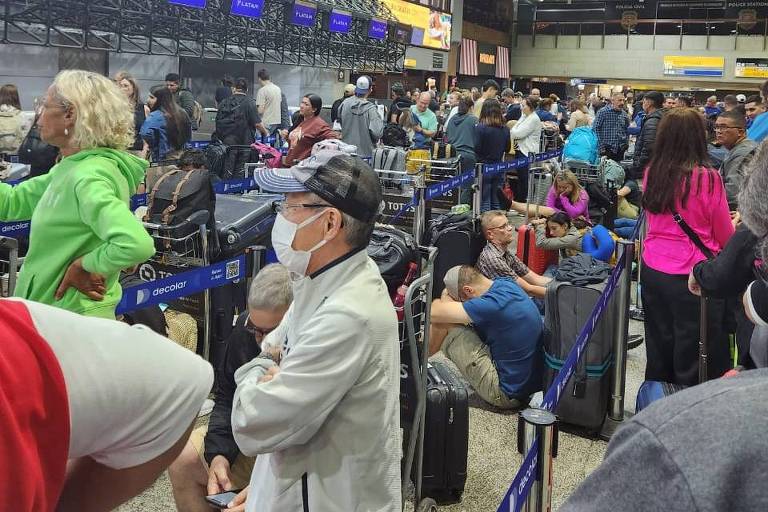 Passageiros enfrentam atrasos nos aeroportos de Congonhas e Guarulhos (SP)
