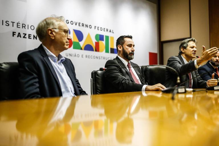 Paulo Picchetti, Rodrigo Teixeira e Fernando Haddad participam de entrevista coletiva