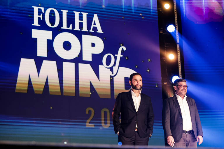 Diretor de Redação, Sérgio Dávila e Superintendente da Folha, Carlos Ponce de Leon durante cerimônia de entrega do prêmio Top mind 2023, no Tokio Marine Hall, na zona sul paulista