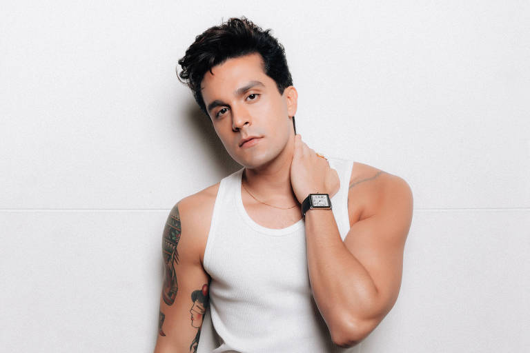 Luan Santana sensualiza e vende mais de R$ 1 milhão em perfume próprio