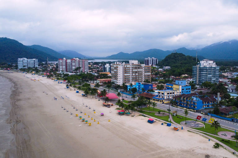 Orla da cidade de Bertioga, no litoral de São Paulo