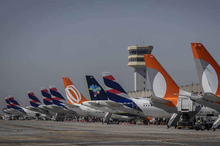 Empresas aéreas devem apresentar em dez dias plano para reduzir preços, diz ministro
