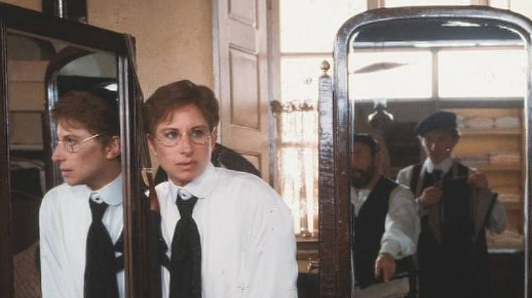 Barbra Streisand, Robbie Barnett, and Bernard Spear in Yentl (1983)