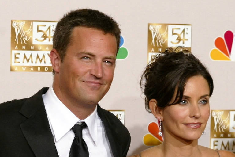 Monica de 'Friends' presta homenagem a Matthew Perry: 'Sinto a sua falta'