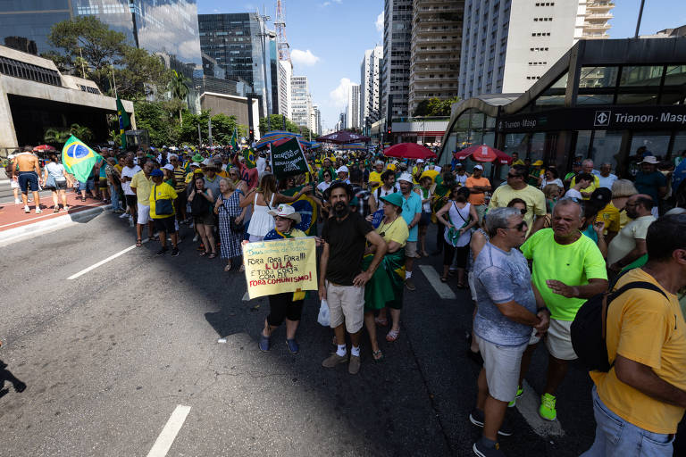 Apoiadores de Bolsonaro participam de ato no 15 de novembro em SP