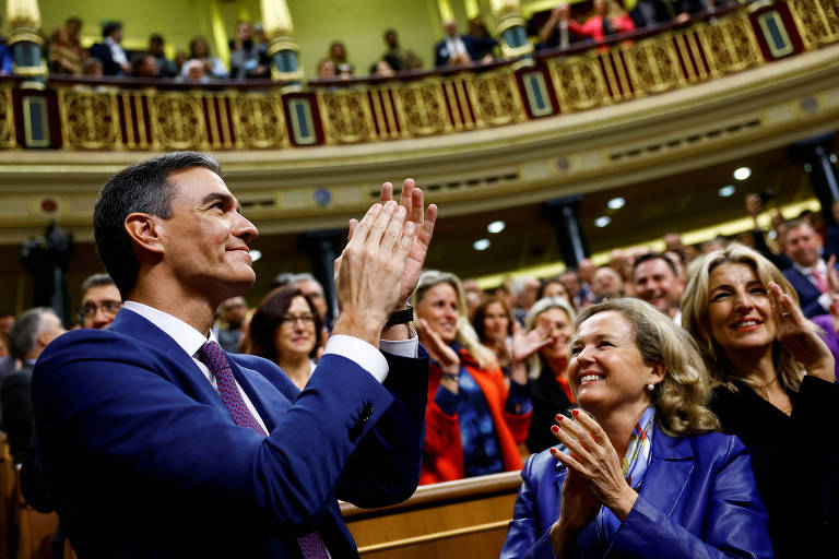 Entre polêmicas sobre anistia, Sánchez é reeleito premiê da Espanha