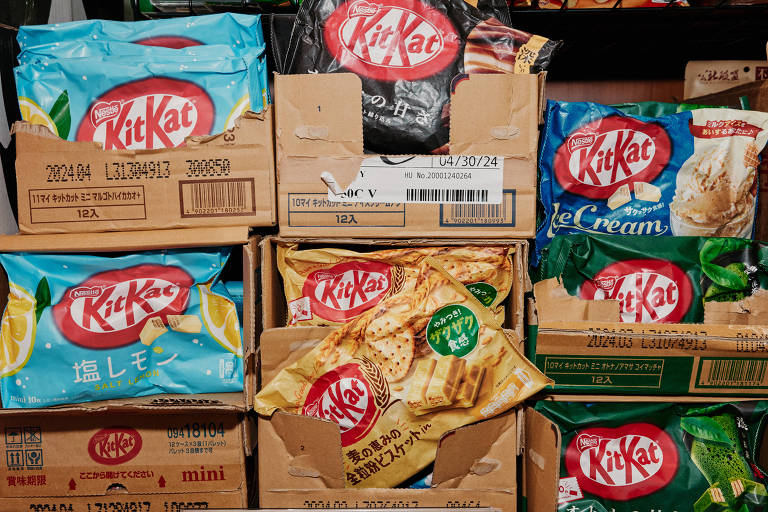 Caixas com exemplares limitados de chocolate da marca Kit Kat, que são fabricados no Japão