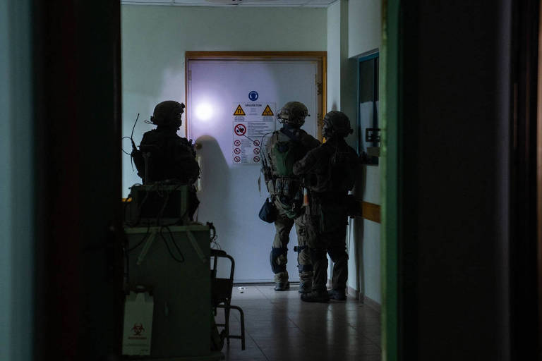  Militares de Israel no hospital al-Shifa, o maior da Faixa de Gaza