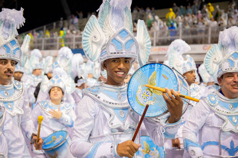 Virada da Consciência tem encontro de baterias de escola de samba na avenida Paulista