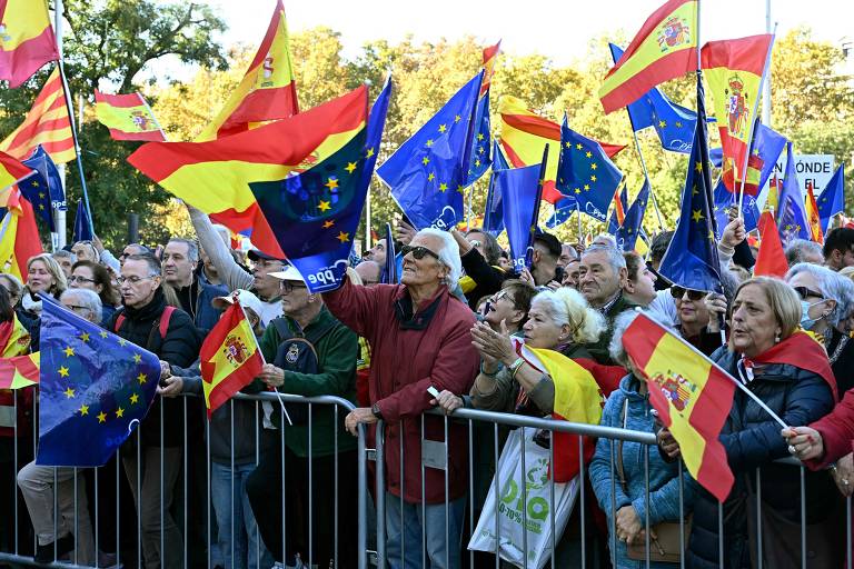 Veja imagens do protesto em Madri contra a anistia a separatistas catalães