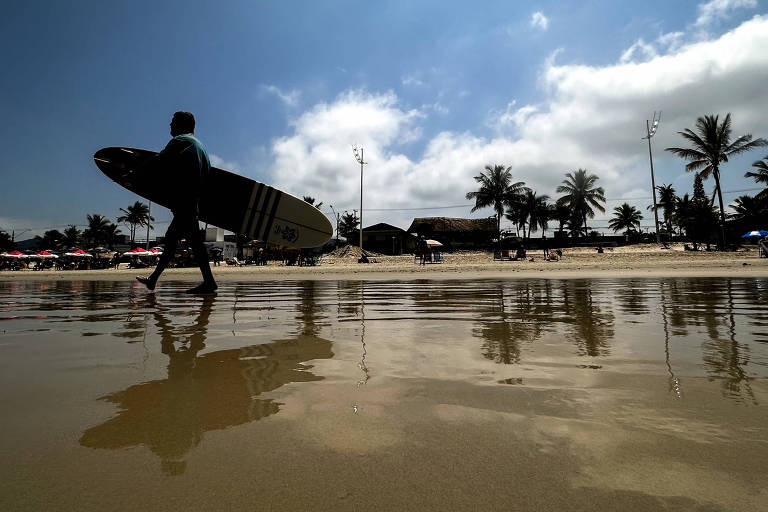 Praia de Enseada, no Guarujá, litoral paulista