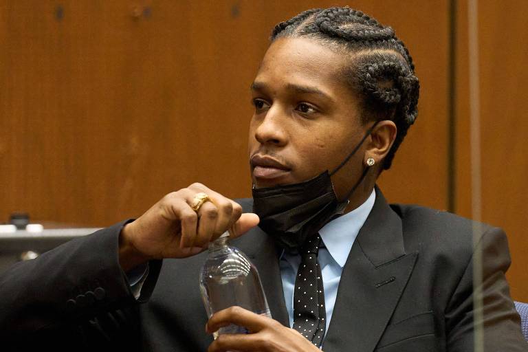 Rapper A$AP Rocky, namorado de Rihanna, vai a julgamento por atirar em amigo