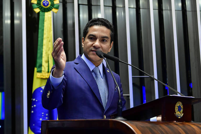 Sigla de Carlos Bolsonaro, Republicanos silencia sobre ação da PF e diz que vereador vai para o PL