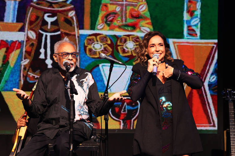 O músico Gilberto Gil faz participação especial no show da cantora Daniela Mercury durante jantar beneficente da Sociedade Brasileira de Trombose e Hemostasia