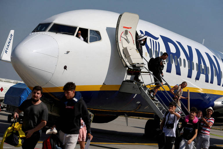 Ryanair suspeita de peças falsas em motor de aeronaves após vistoria no Brasil