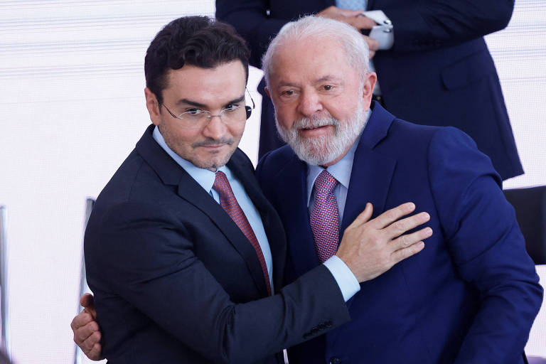 O ministro Celso Sabino (Turismo) e o presidente Lula (PT)